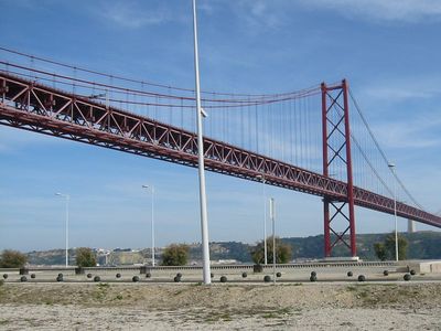 Un dels ponts de Lisboa

