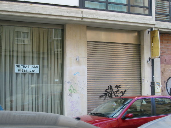 Menos es Mas, cerrado

