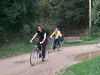 Laia i Mireia pel Carrilet
