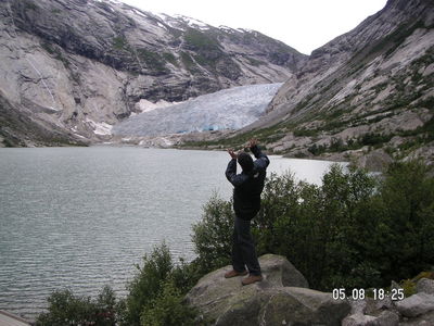 Llengua de glaciar
Una de les llengues del glaciar més gran de Noruega. A només uns 600-700 metres sobre el nivell del mar. Si no m'afanyo m'arrossega
Palabras clave: glaciar llengua Noruega