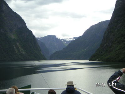 El fiord es tanca
El fiord es va tancant devant nostra
Palabras clave: Noruega Fiord