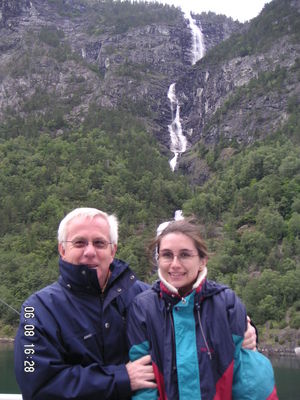 L'Anna i el Jens al Ferry
Una instantània des del Ferry en el Fiord més profund de Noruega
Palabras clave: Fiord Noruega