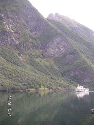 Fiord amb vaixell
Aquest fiord és més estret del que sembla i a sobre dos vaixells a l'hora
Palabras clave: Ferry Noruega fiord
