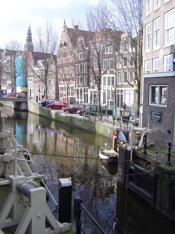Canal d'Amsterdam motius urbans i comportes
