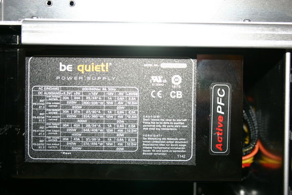 detalle de la fuente de alimentación
notese como han quedado los cables aplastados

