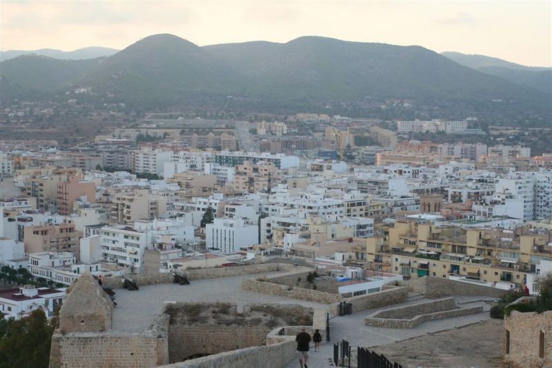 Eivissa des de Dalt Vila sense els raigs de llum
