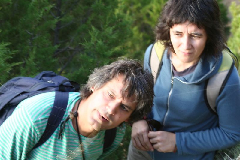 Jordi estudiant una aranya

